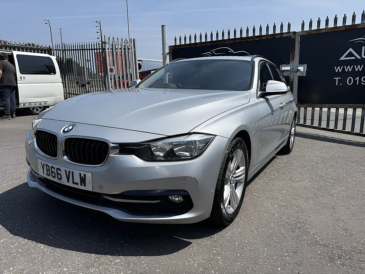 Used 2017 BMW 3 Series Sport Glacier Silver - Interior and Exterior details 7