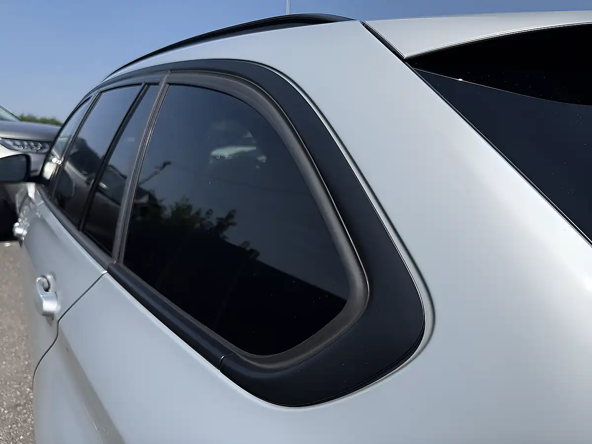 Used 2017 BMW 3 Series Sport Glacier Silver - Interior and Exterior details 9