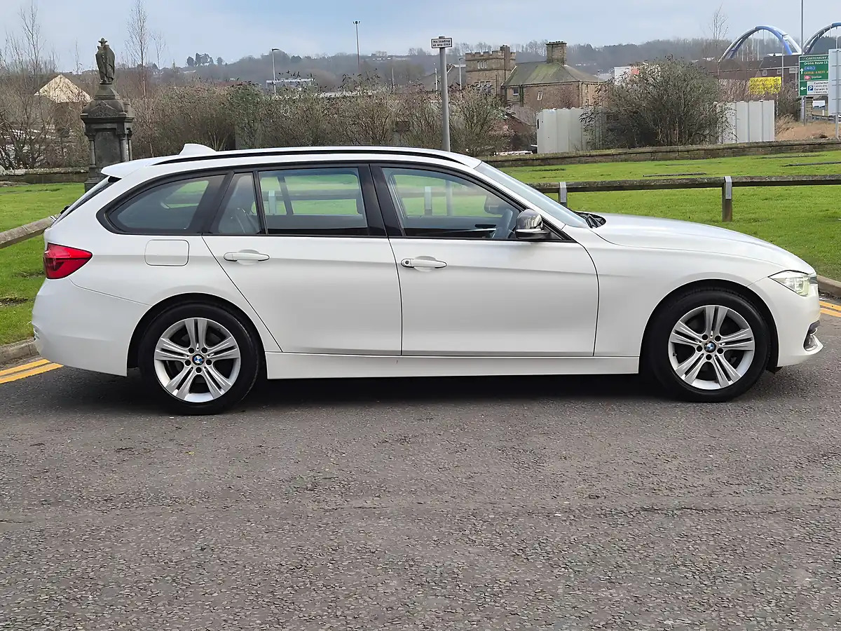 Used 2017 BMW 3 Series Sport Touring Xdrive White - Interior and Exterior details 13