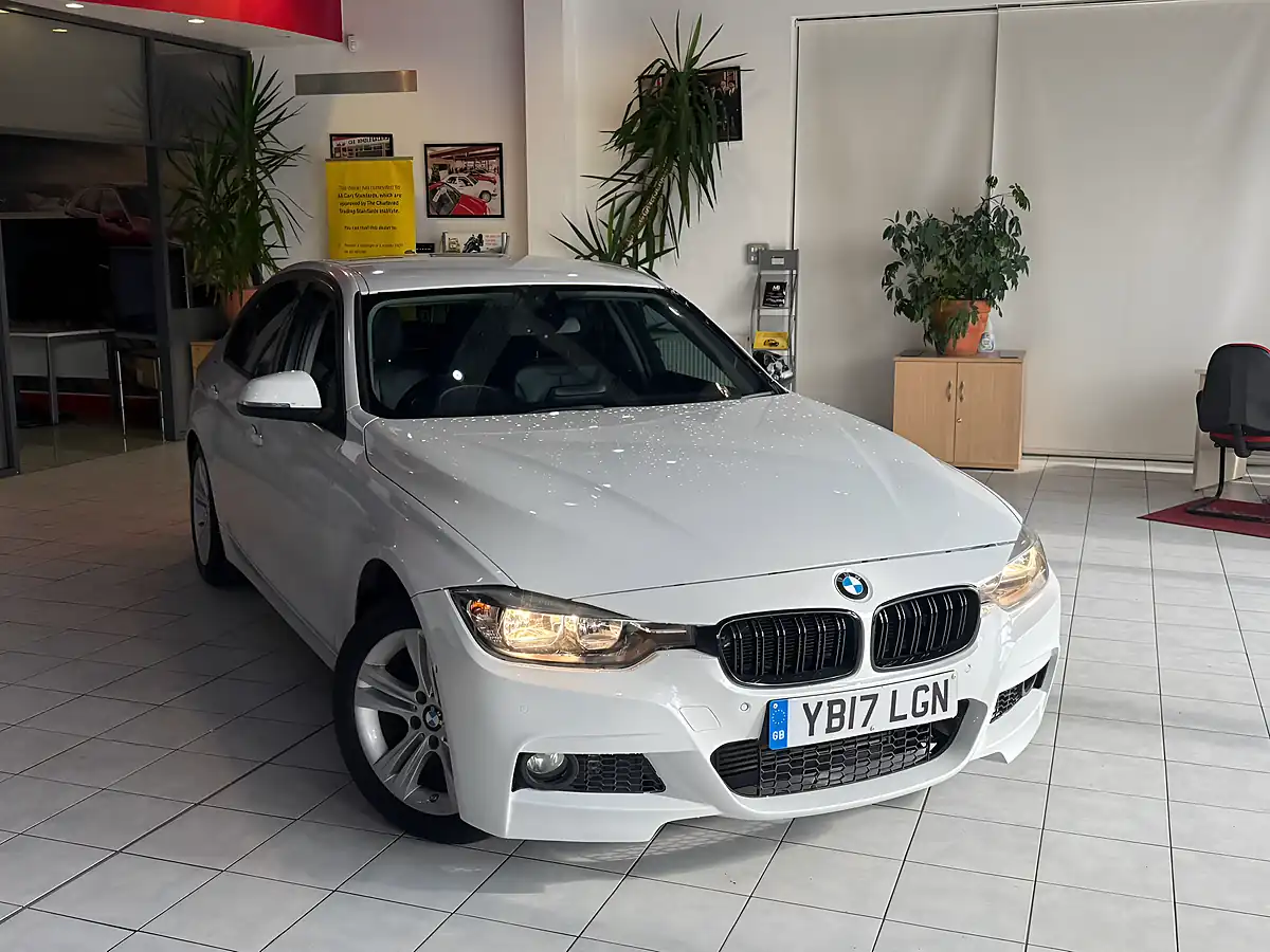 Used 2017 BMW 3 Series Sport White - Front View