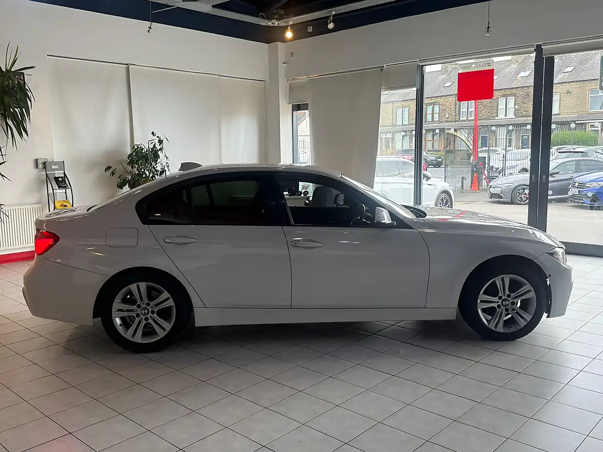Used 2017 BMW 3 Series Sport White - Interior and Exterior details 12