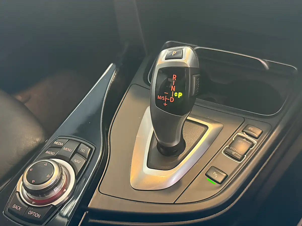 Used 2017 BMW 3 Series Sport White - Interior and Exterior details 19