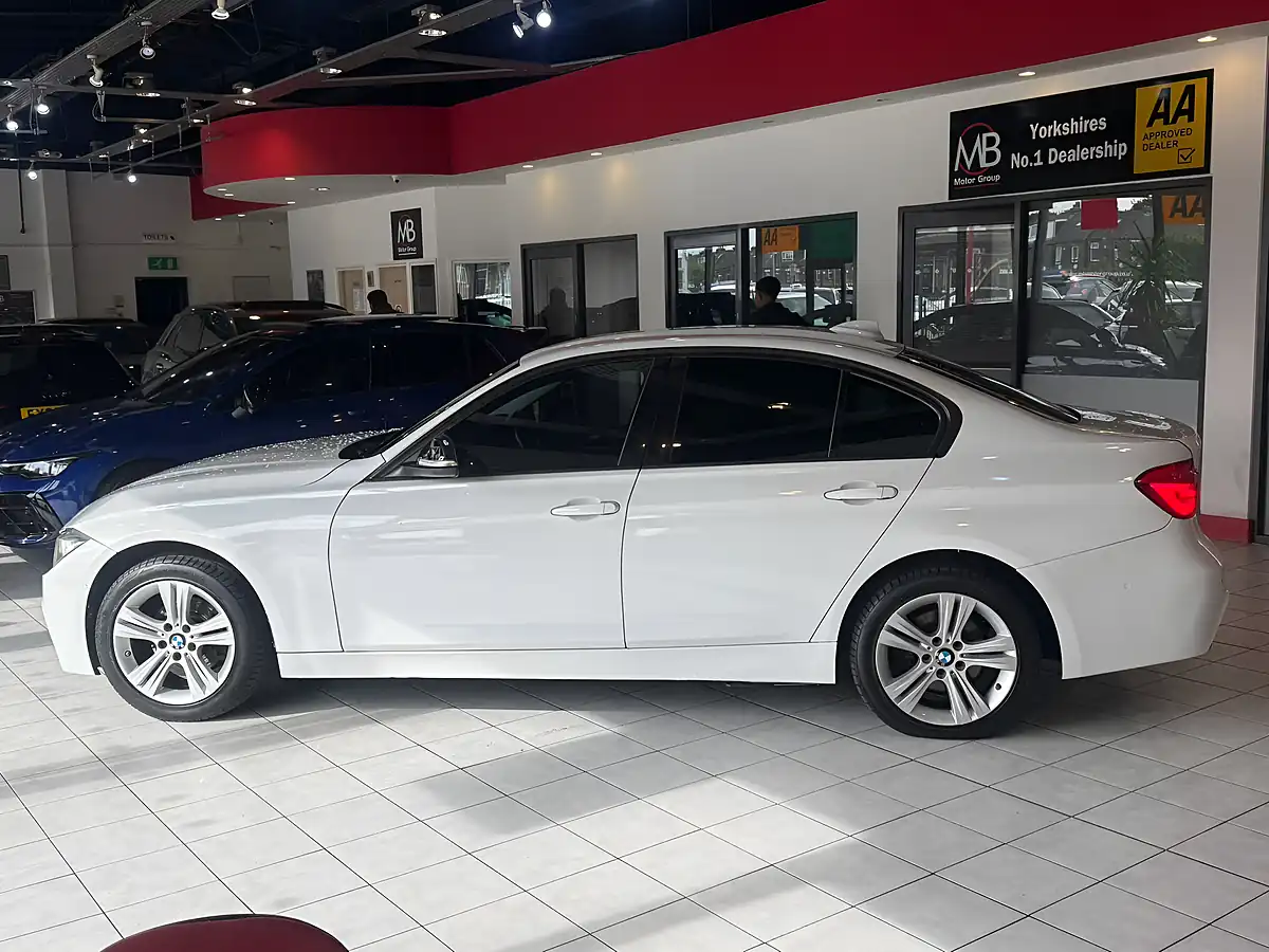 Used 2017 BMW 3 Series Sport White - Interior and Exterior details 6