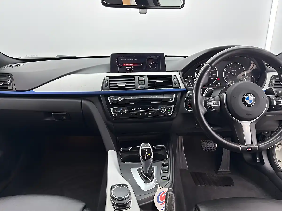 Used 2017 BMW 4 Series Gran Coupe M Sport Alpine White - Interior and Exterior details 17