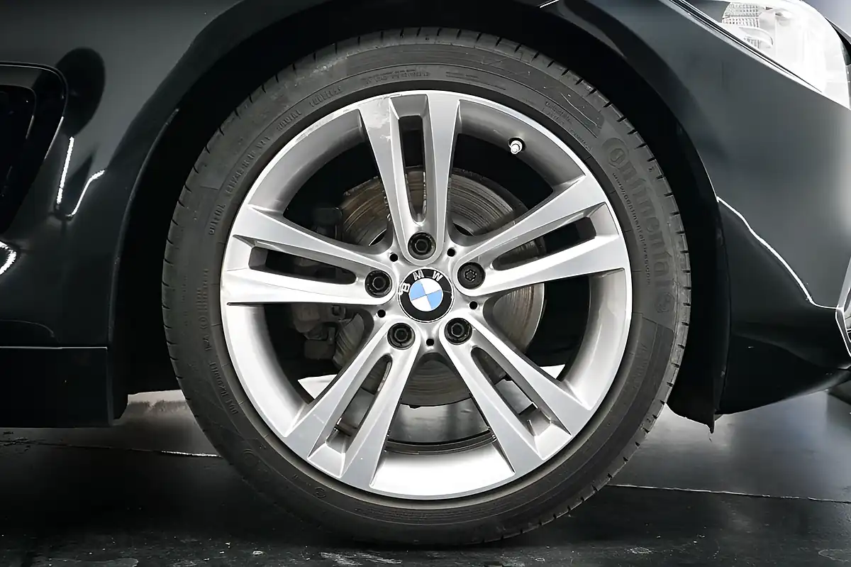 Used 2017 BMW 4 Series Gran Coupe Sport Black Sapphire - Interior and Exterior details 20