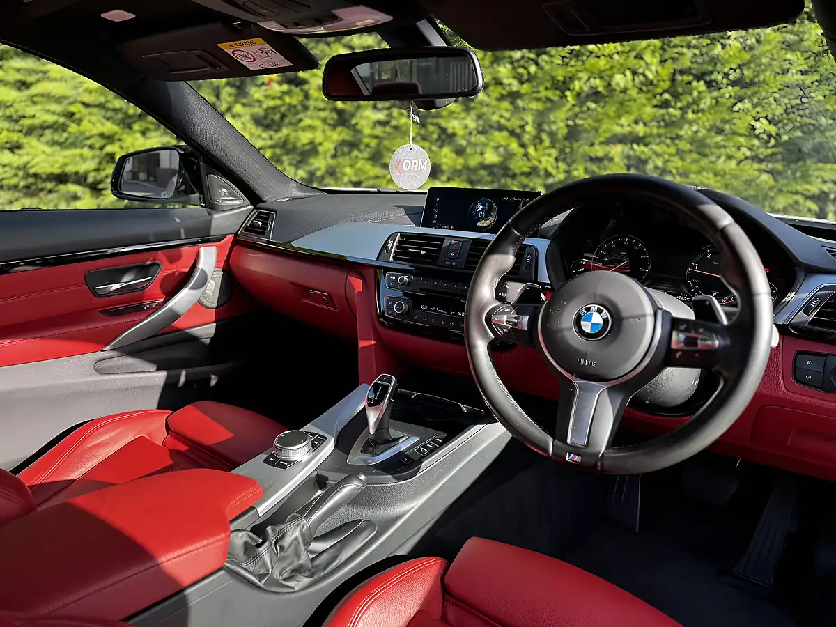 Used 2017 BMW 4 Series M Sport Alpine White - Interior and Exterior details 15