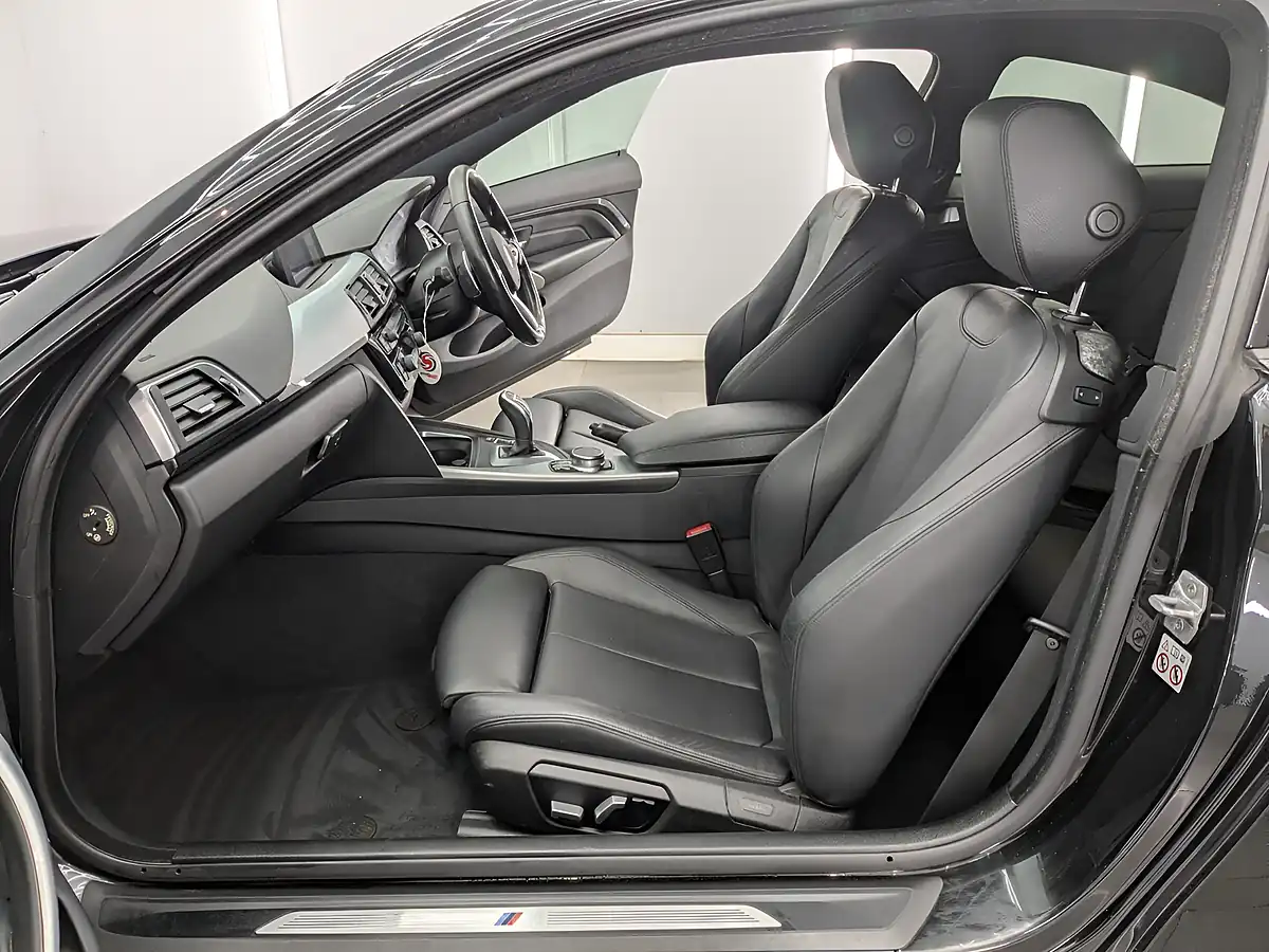 Used 2017 BMW 4 Series M Sport Black - Interior and Exterior details 14
