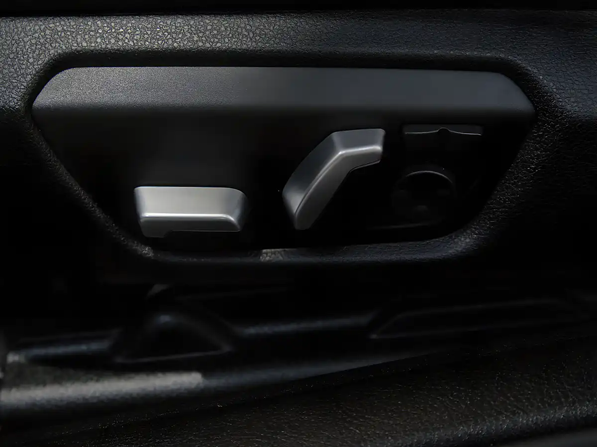 Used 2017 BMW 4 Series M Sport Blue - Interior and Exterior details 15