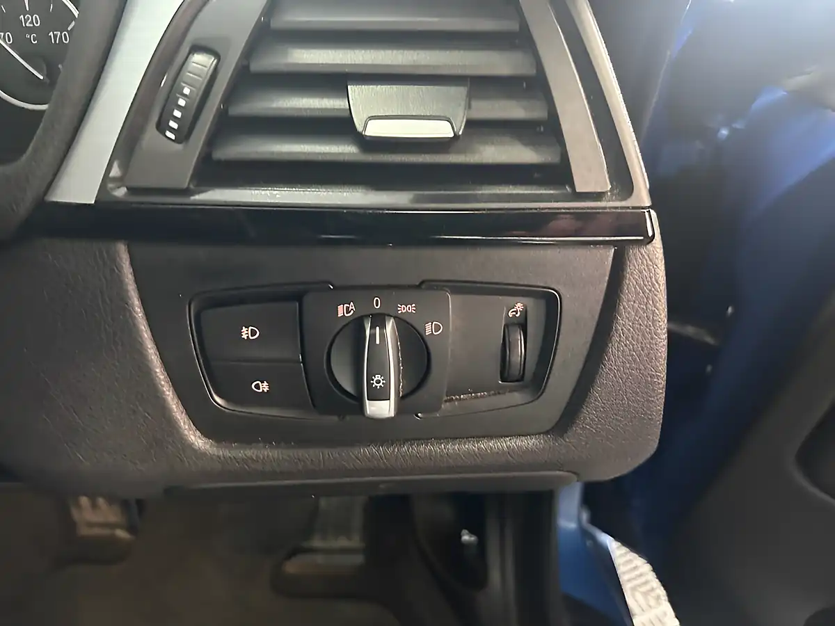 Used 2017 BMW 4 Series M Sport Blue - Interior and Exterior details 12