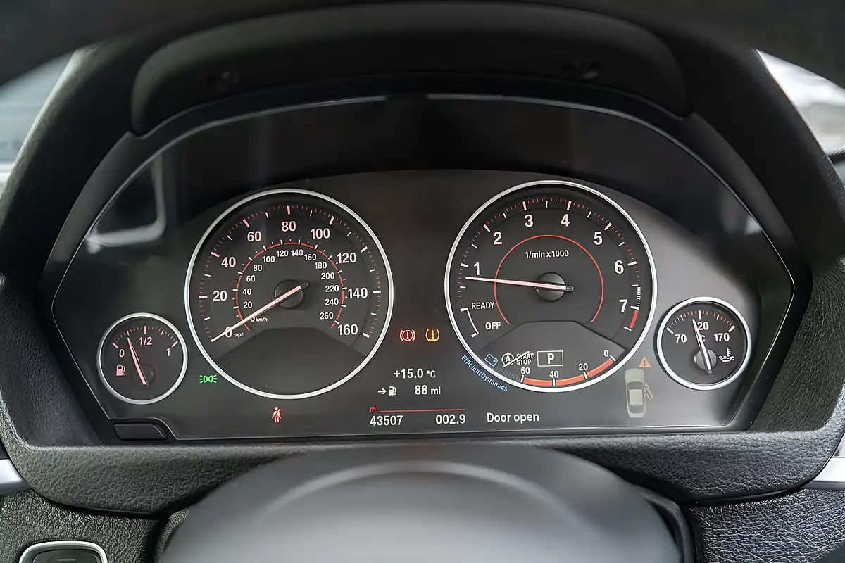 Used 2017 BMW 4 Series M Sport San Marino - Interior and Exterior details 17