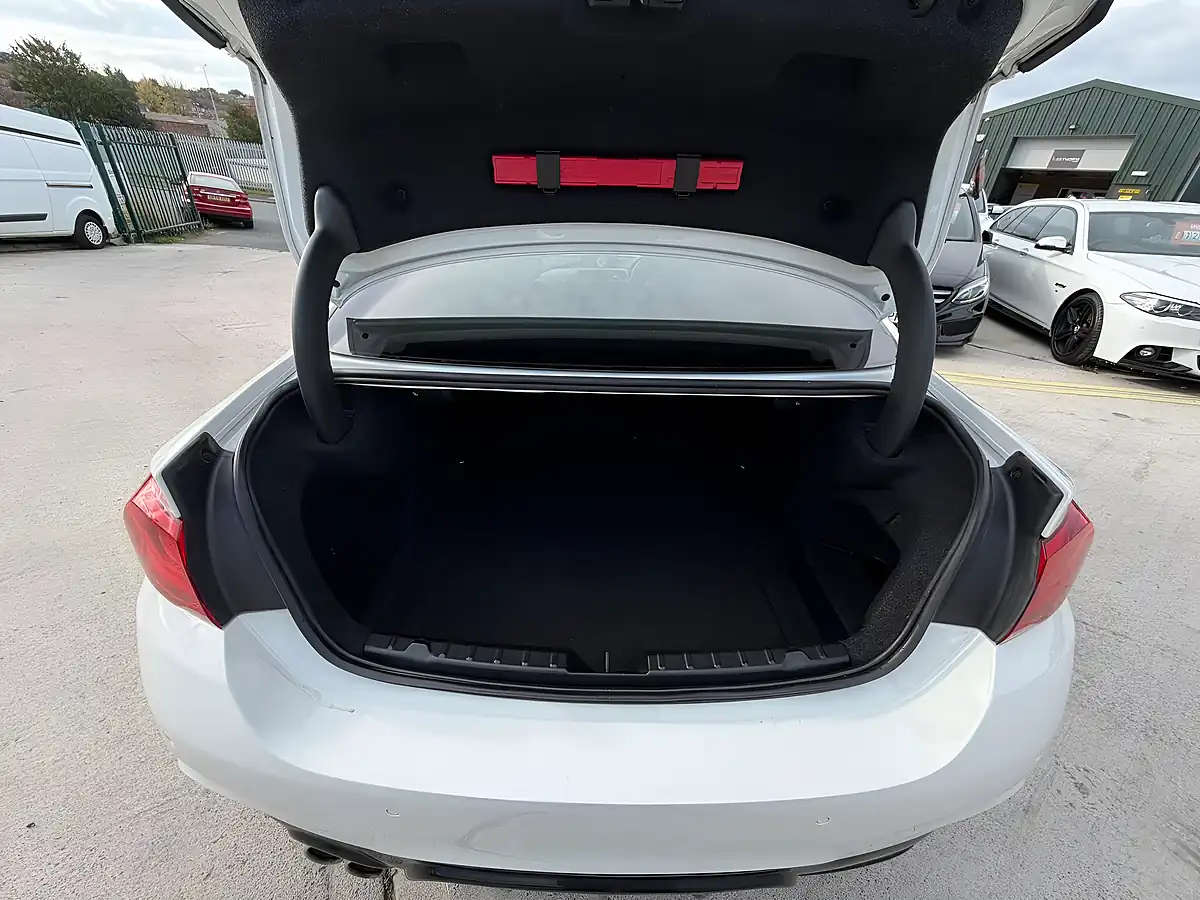 Used 2017 BMW 4 Series M Sport White - Interior and Exterior details 16
