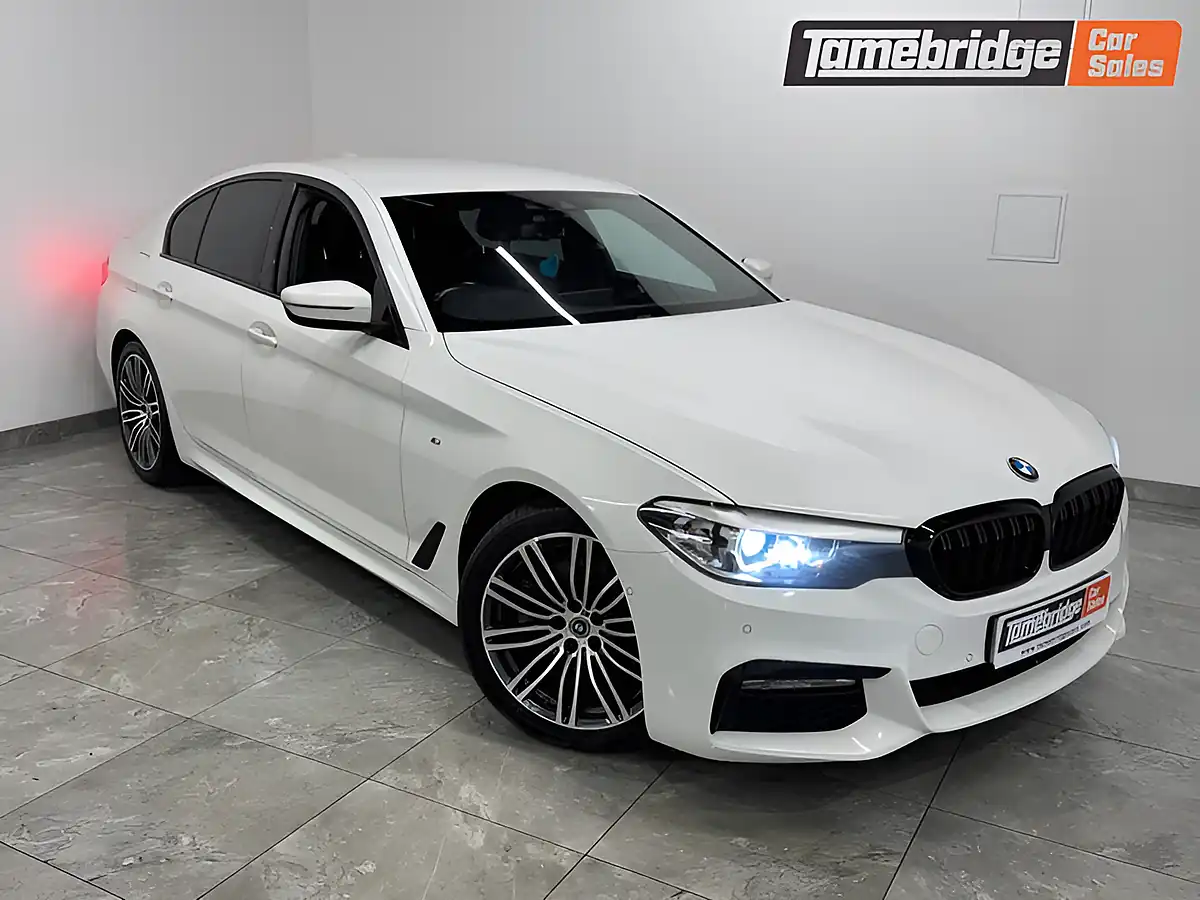 Used 2017 BMW 5 Series M Sport Alpine White - Front View