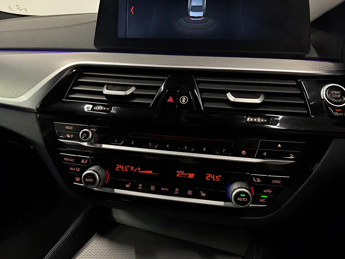 Used 2017 BMW 5 Series M Sport Alpine White - Interior and Exterior details 15
