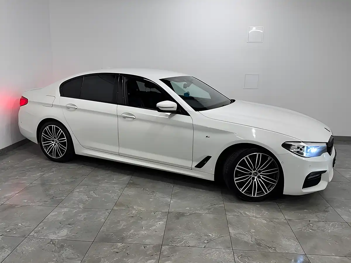 Used 2017 BMW 5 Series M Sport Alpine White - Interior and Exterior details 2
