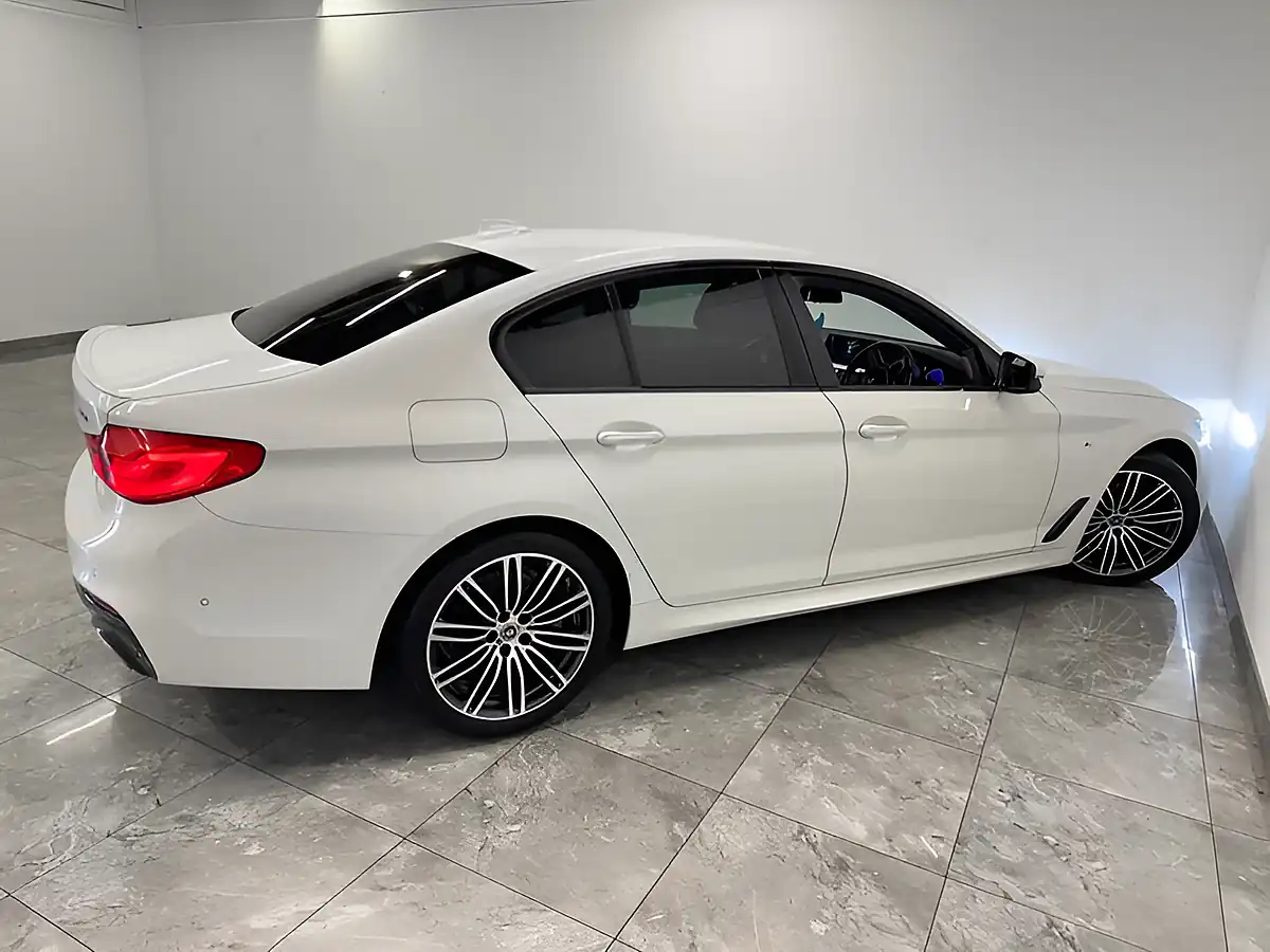 Used 2017 BMW 5 Series M Sport Alpine White - Interior and Exterior details 8