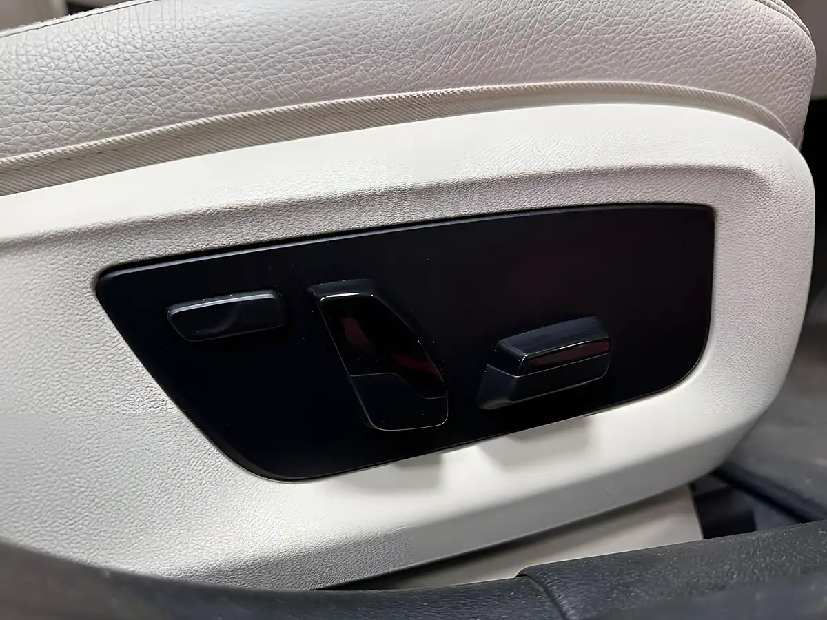 Used 2017 BMW 5 Series M Sport Blue - Interior and Exterior details 20