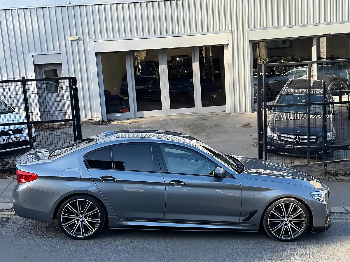 Used 2017 BMW 5 Series M Sport Blue - Interior and Exterior details 14