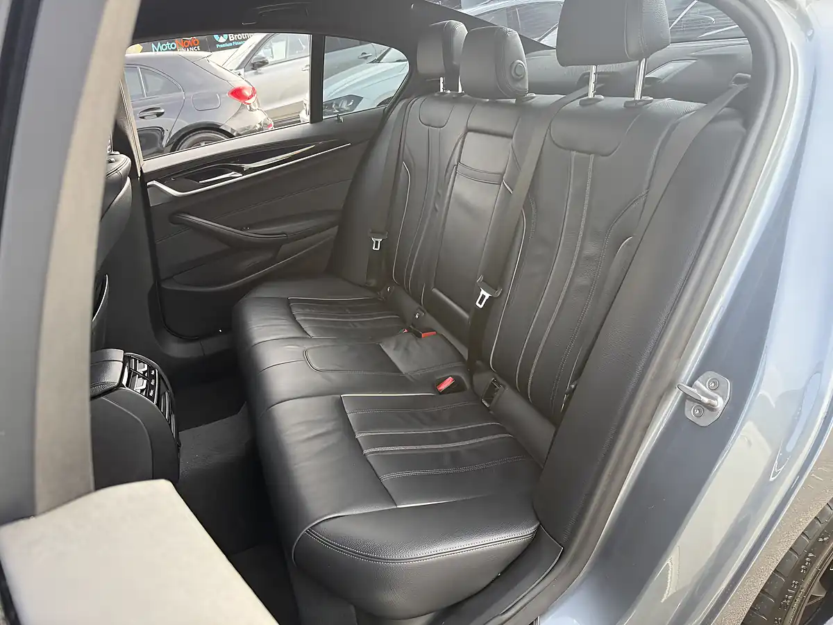 Used 2017 BMW 5 Series M Sport Blue - Interior and Exterior details 13