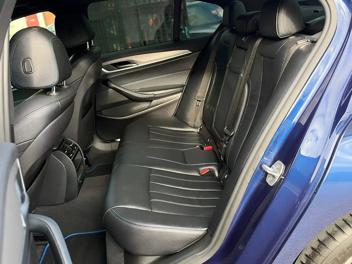 Used 2017 BMW 5 Series M Sport Blue - Interior and Exterior details 12