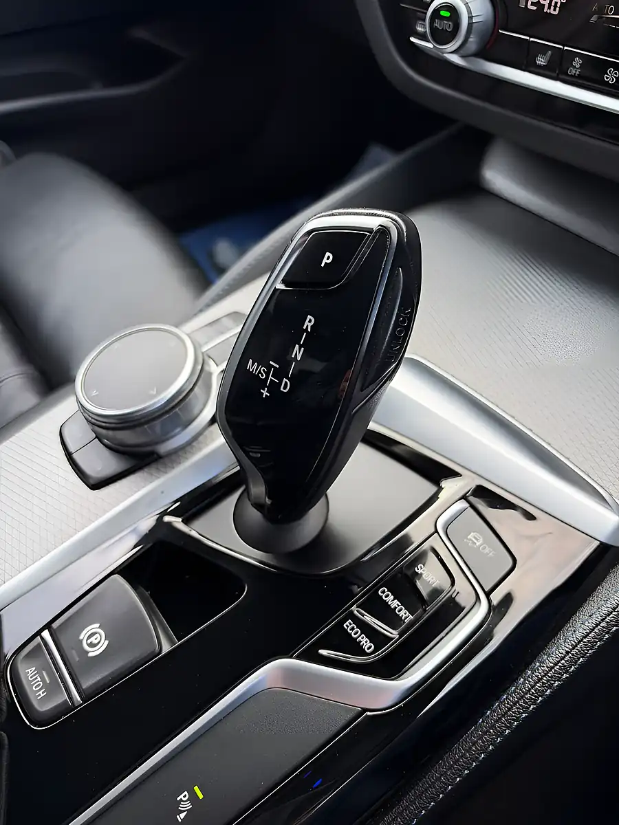 Used 2017 BMW 5 Series M Sport Blue - Interior and Exterior details 4