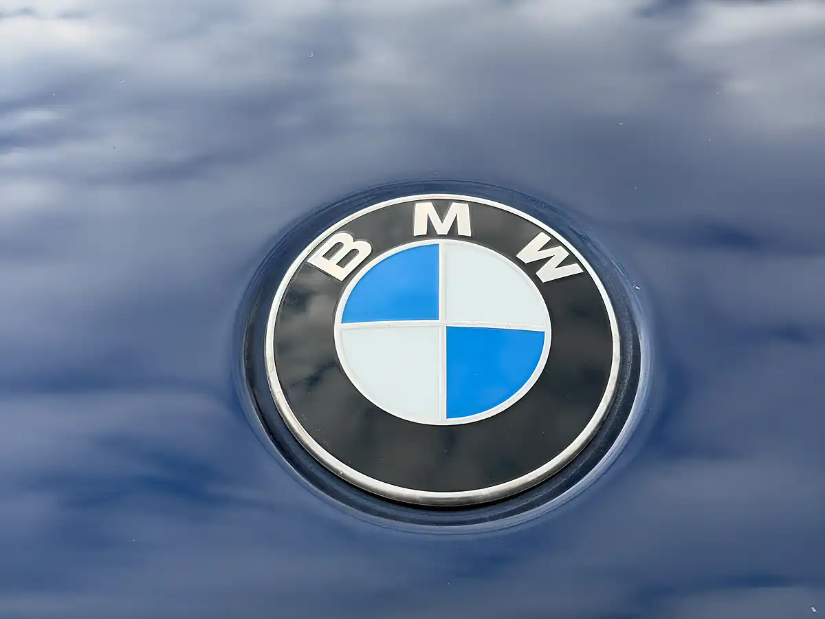 Used 2017 BMW 5 Series M Sport Blue - Interior and Exterior details 8