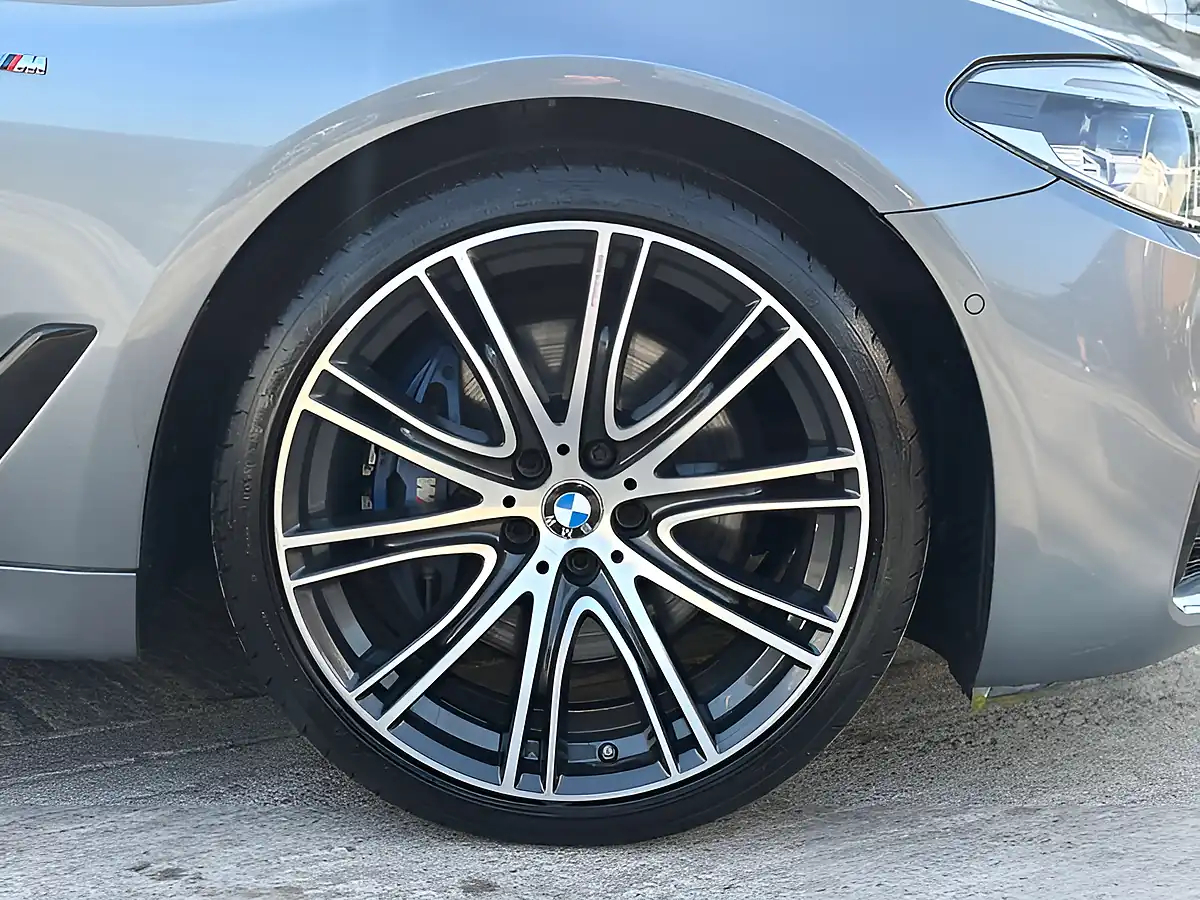 Used 2017 BMW 5 Series M Sport Bluestone - Interior and Exterior details 9
