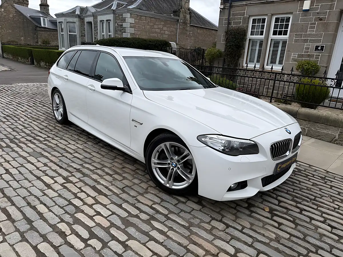 Used 2017 BMW 5 Series M Sport Touring Alpine White - Front View