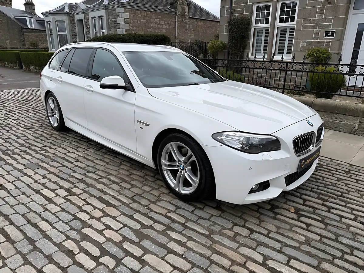Used 2017 BMW 5 Series M Sport Touring Alpine White - Interior and Exterior details 11