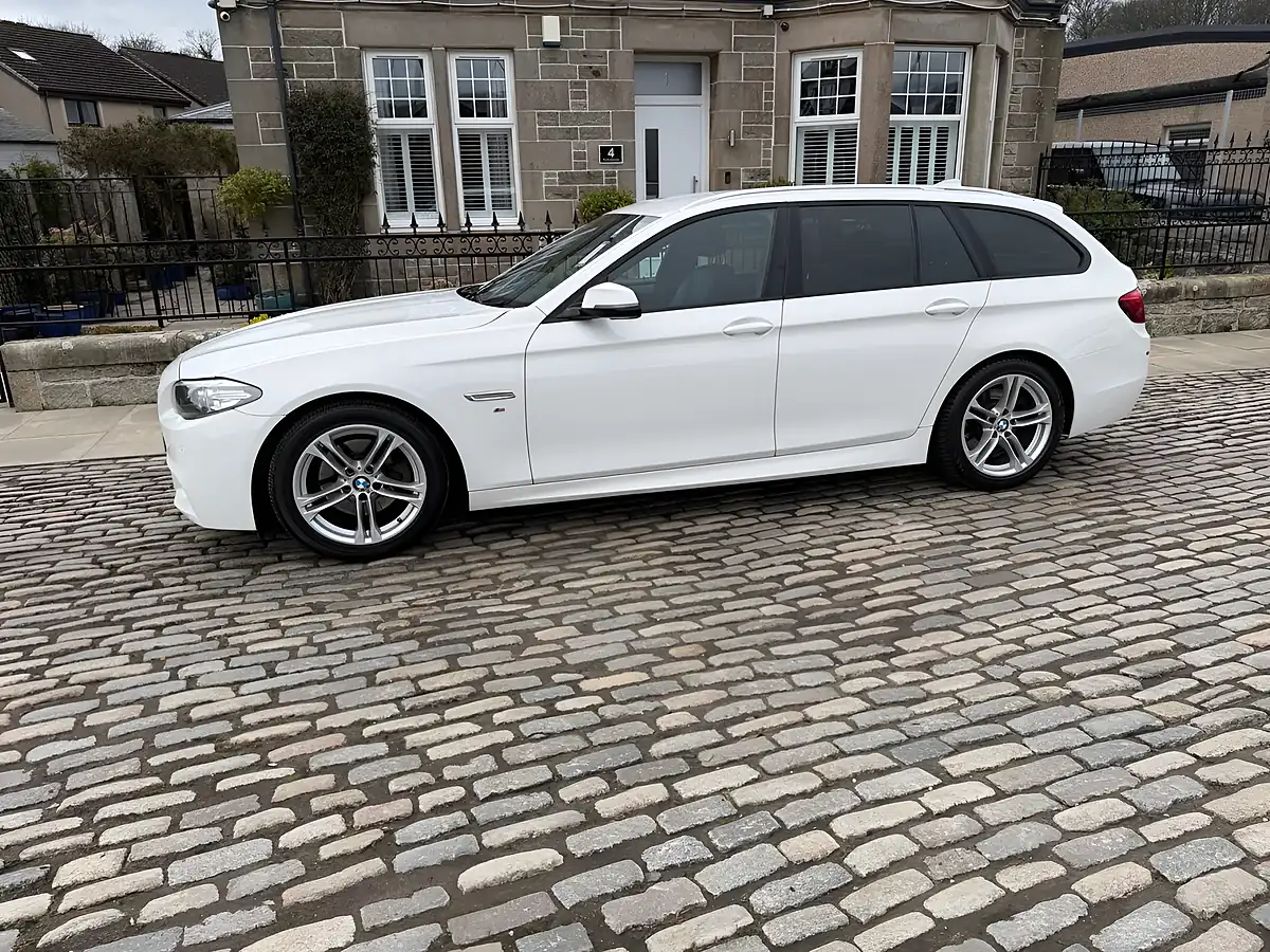 Used 2017 BMW 5 Series M Sport Touring Alpine White - Interior and Exterior details 12