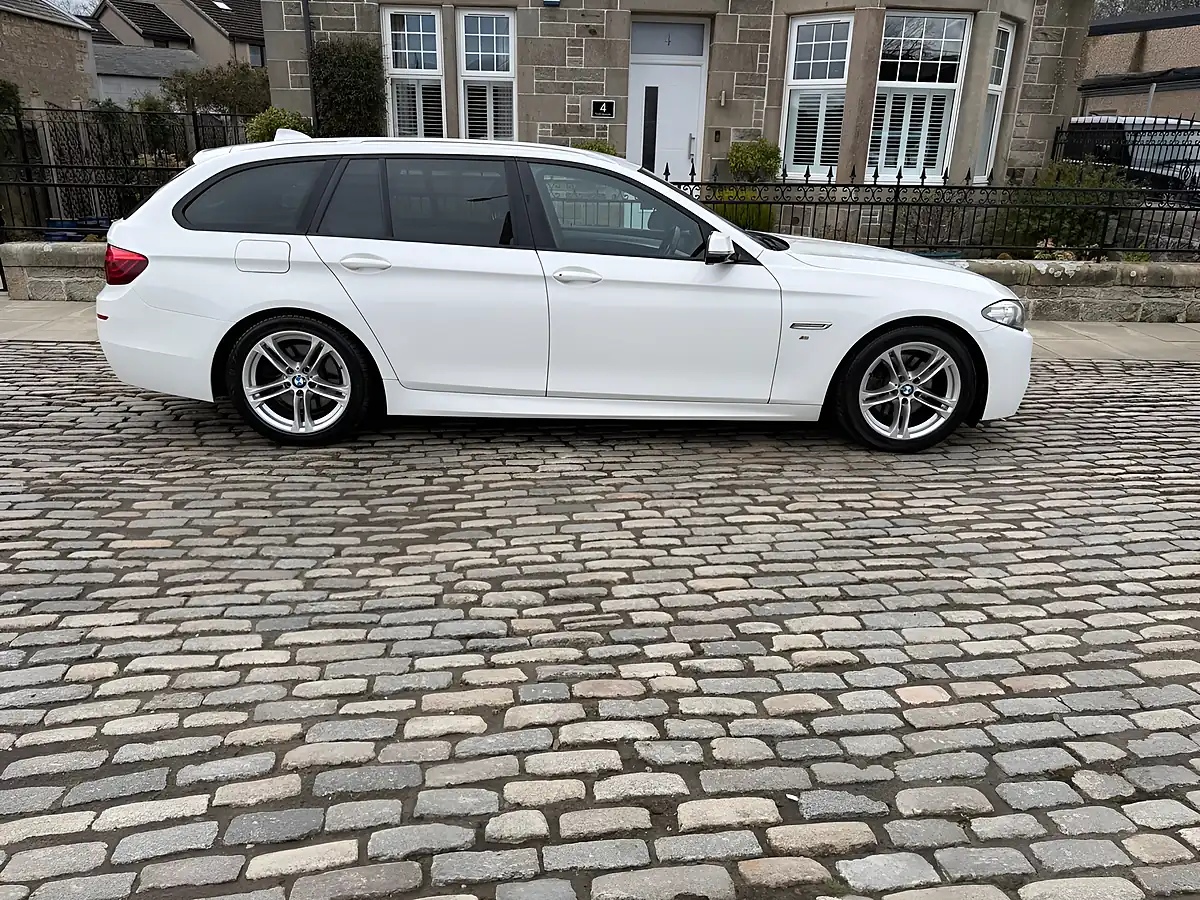 Used 2017 BMW 5 Series M Sport Touring Alpine White - Interior and Exterior details 5