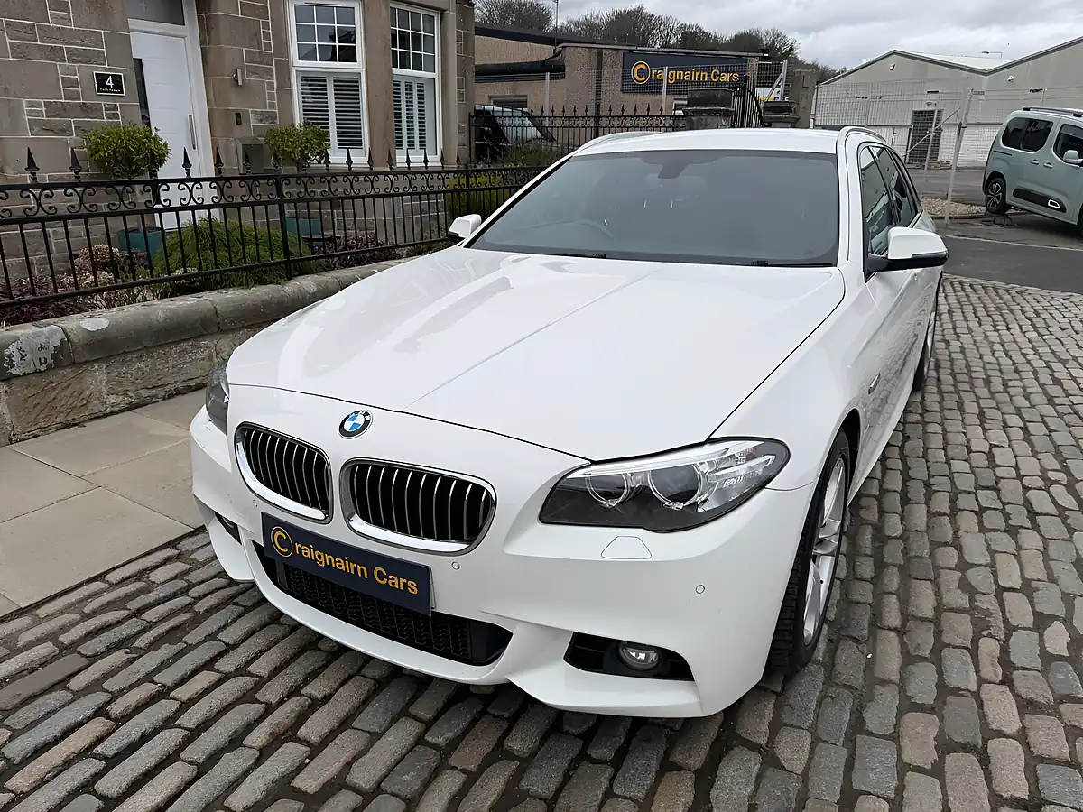 Used 2017 BMW 5 Series M Sport Touring Alpine White - Interior and Exterior details 7