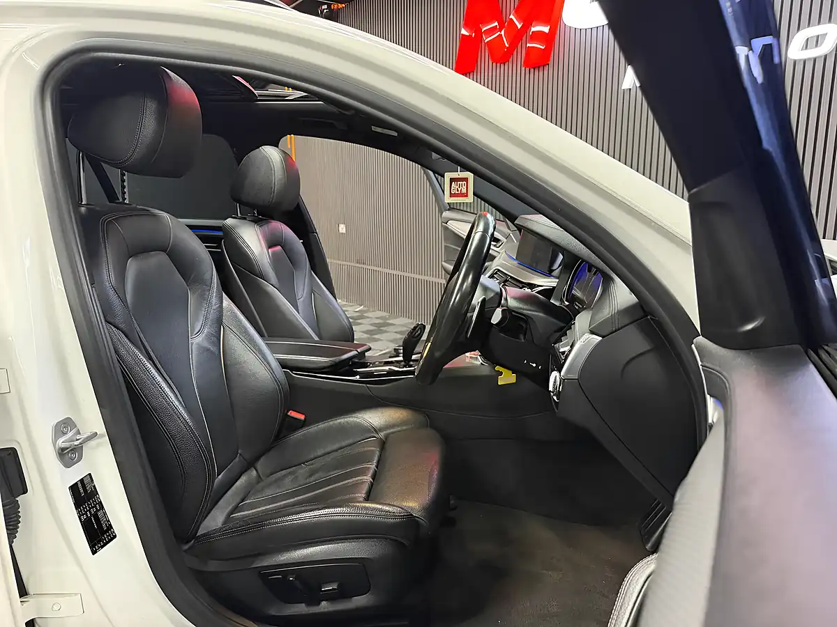 Used 2017 BMW 5 Series M Sport Touring White - Interior and Exterior details 11