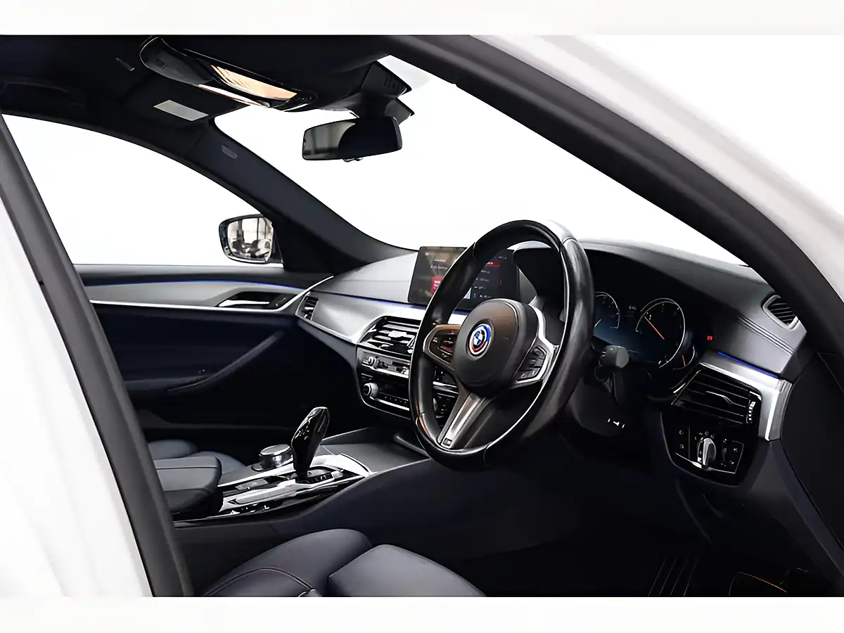 Used 2017 BMW 5 Series M Sport White - Interior and Exterior details 10
