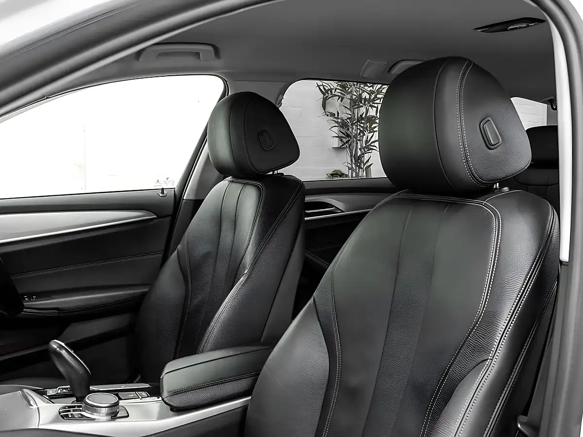 Used 2017 BMW 5 Series Se Alpine White - Interior and Exterior details 14