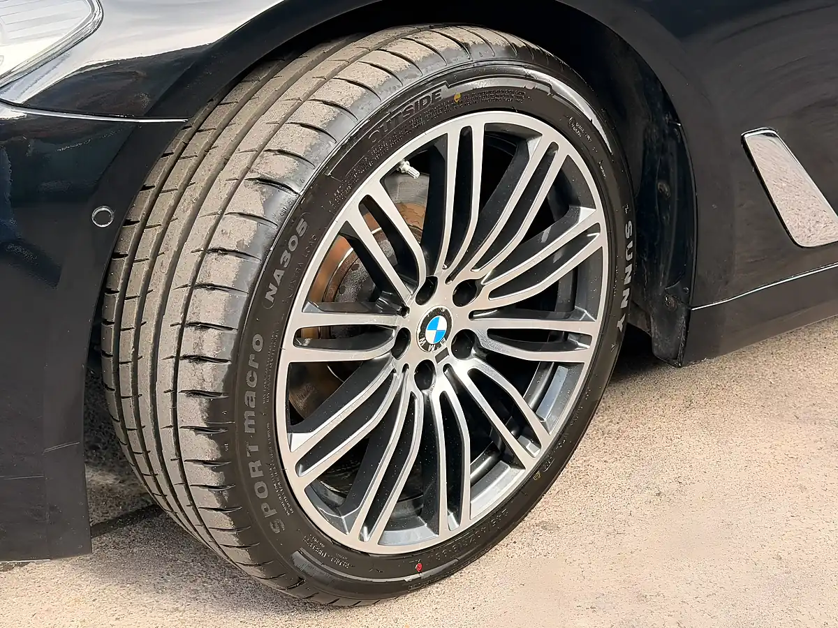 Used 2017 BMW 5 Series Se Black - Interior and Exterior details 18