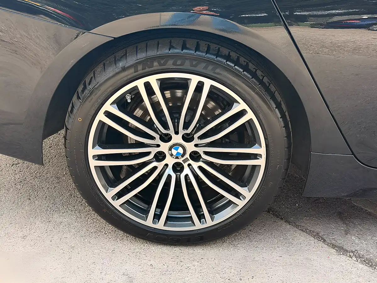 Used 2017 BMW 5 Series Se Black - Interior and Exterior details 19