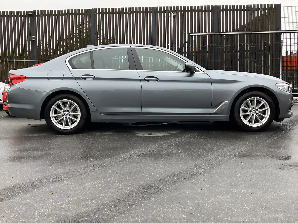Used 2017 BMW 5 Series Se Blue - Interior and Exterior details 12