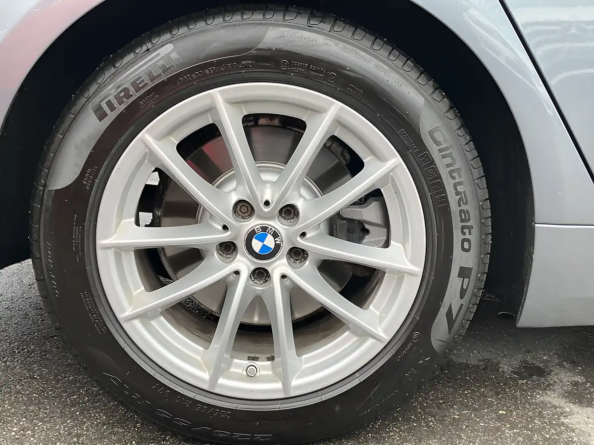 Used 2017 BMW 5 Series Se Blue - Interior and Exterior details 14