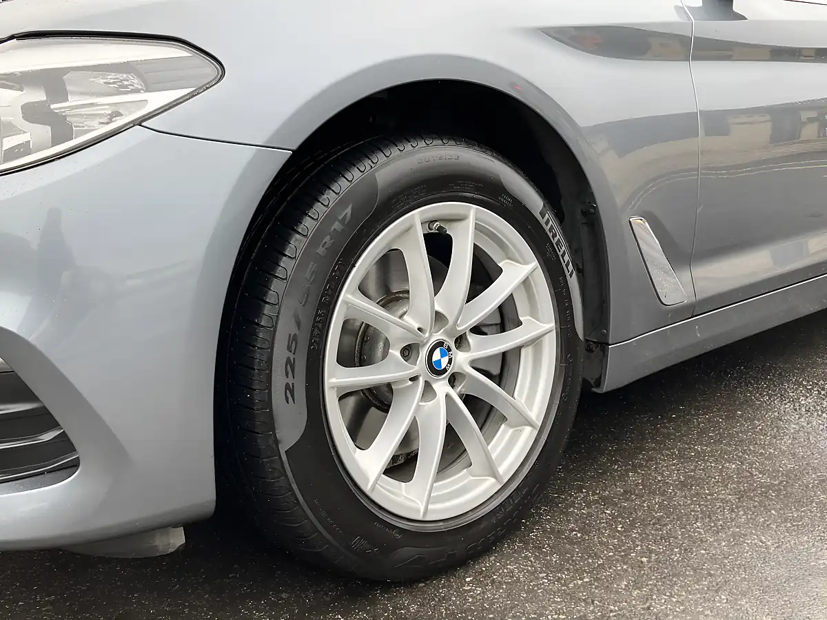 Used 2017 BMW 5 Series Se Blue - Interior and Exterior details 15