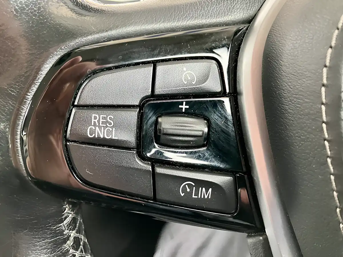 Used 2017 BMW 5 Series Se Blue - Interior and Exterior details 16