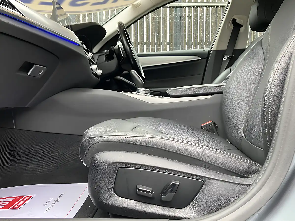 Used 2017 BMW 5 Series Se Blue - Interior and Exterior details 9