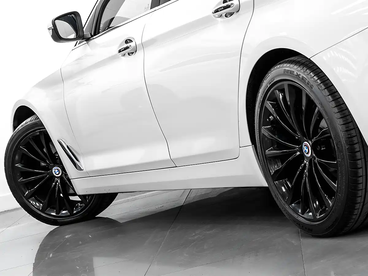 Used 2017 BMW 5 Series Se Touring White - Interior and Exterior details 12