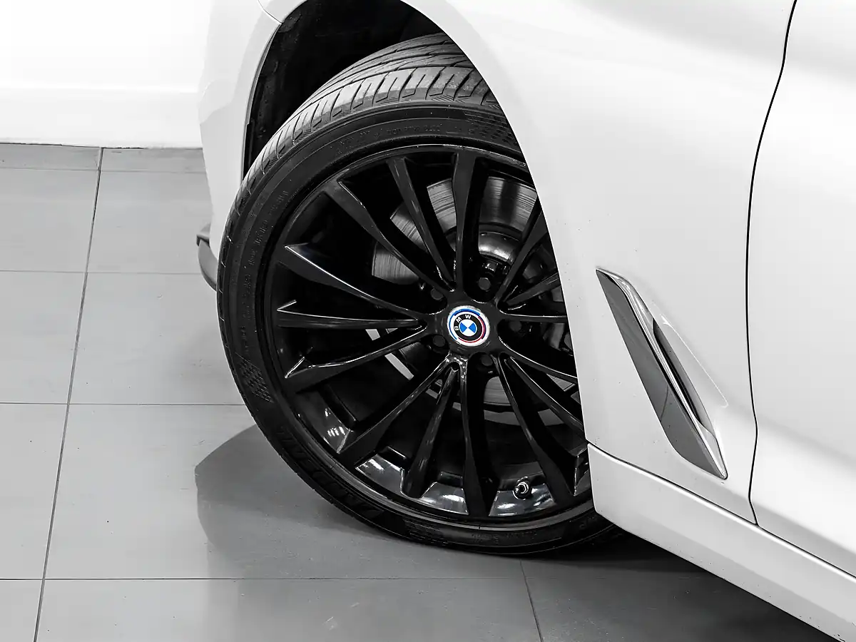 Used 2017 BMW 5 Series Se Touring White - Interior and Exterior details 13