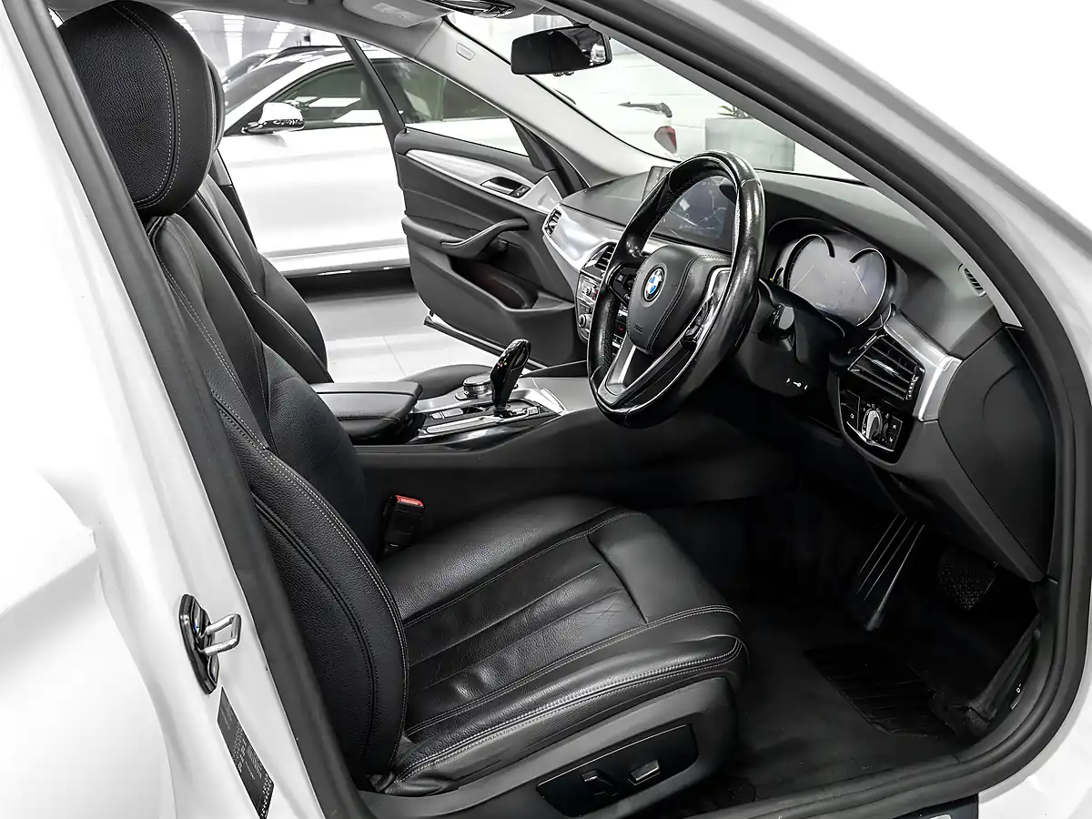 Used 2017 BMW 5 Series Se Touring White - Interior and Exterior details 15