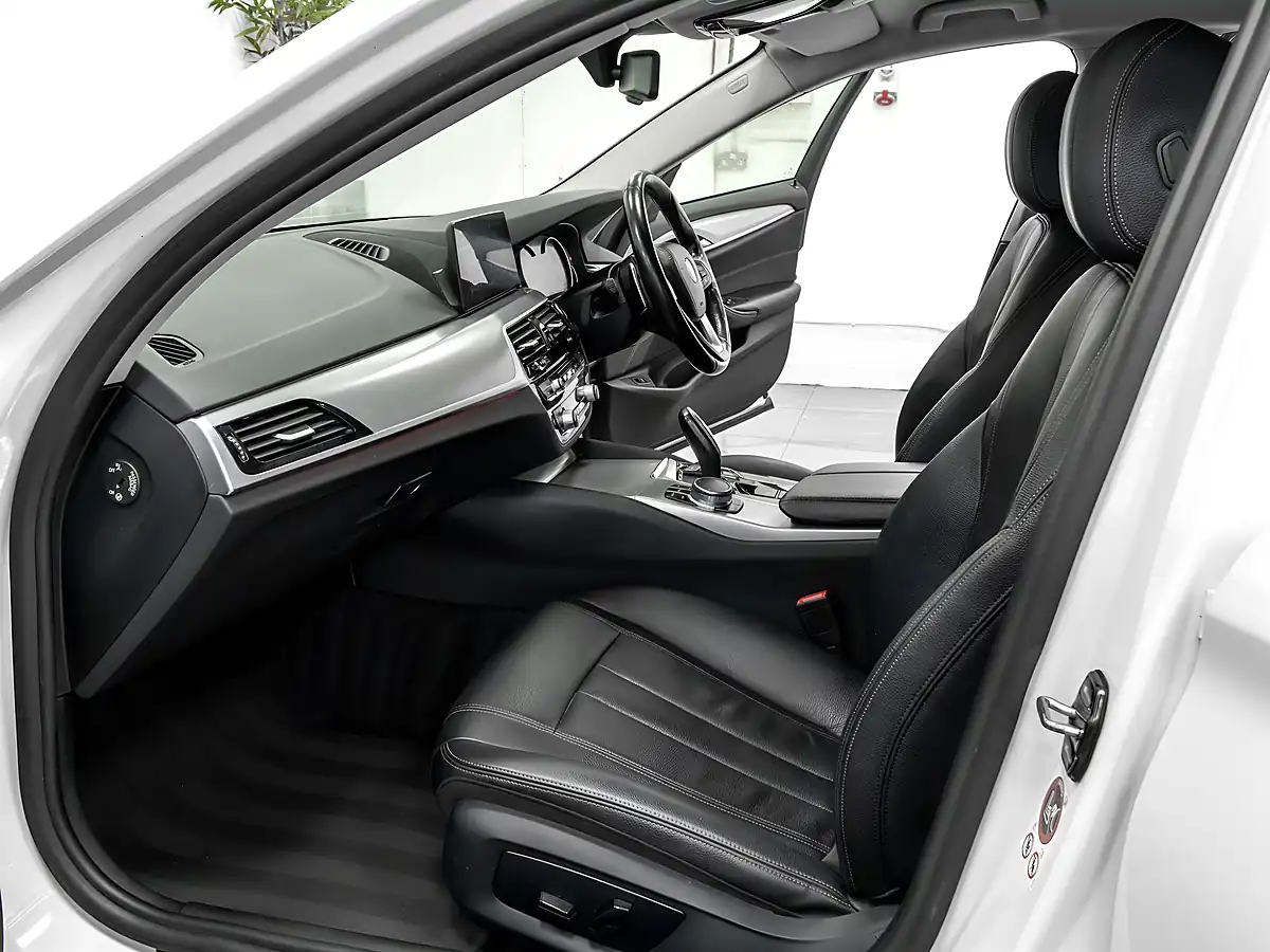 Used 2017 BMW 5 Series Se Touring White - Interior and Exterior details 16