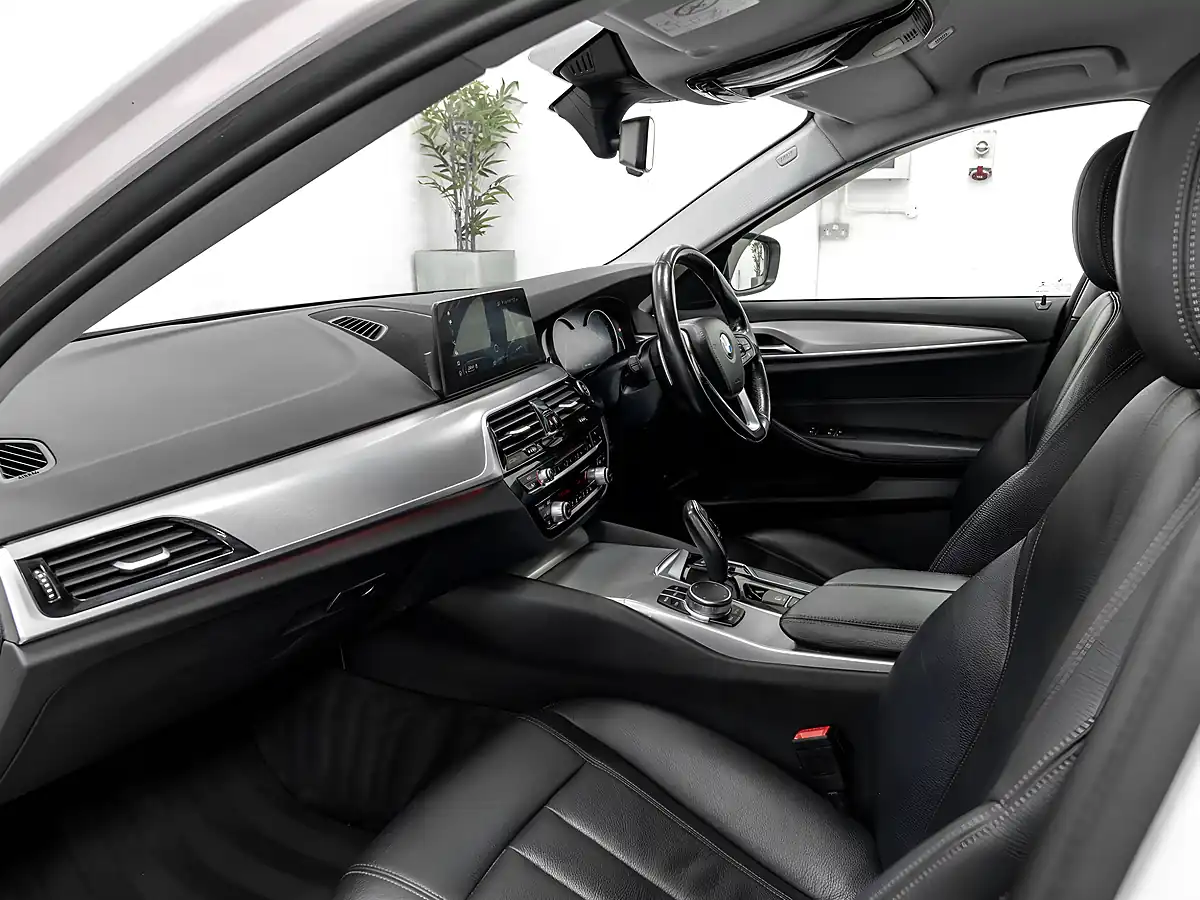 Used 2017 BMW 5 Series Se Touring White - Interior and Exterior details 18