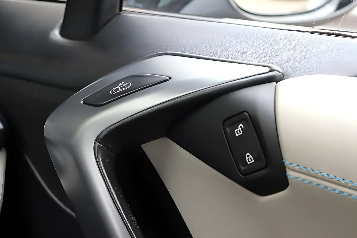 Used 2017 BMW I8 Coupe Ionic Silver - Interior and Exterior details 10
