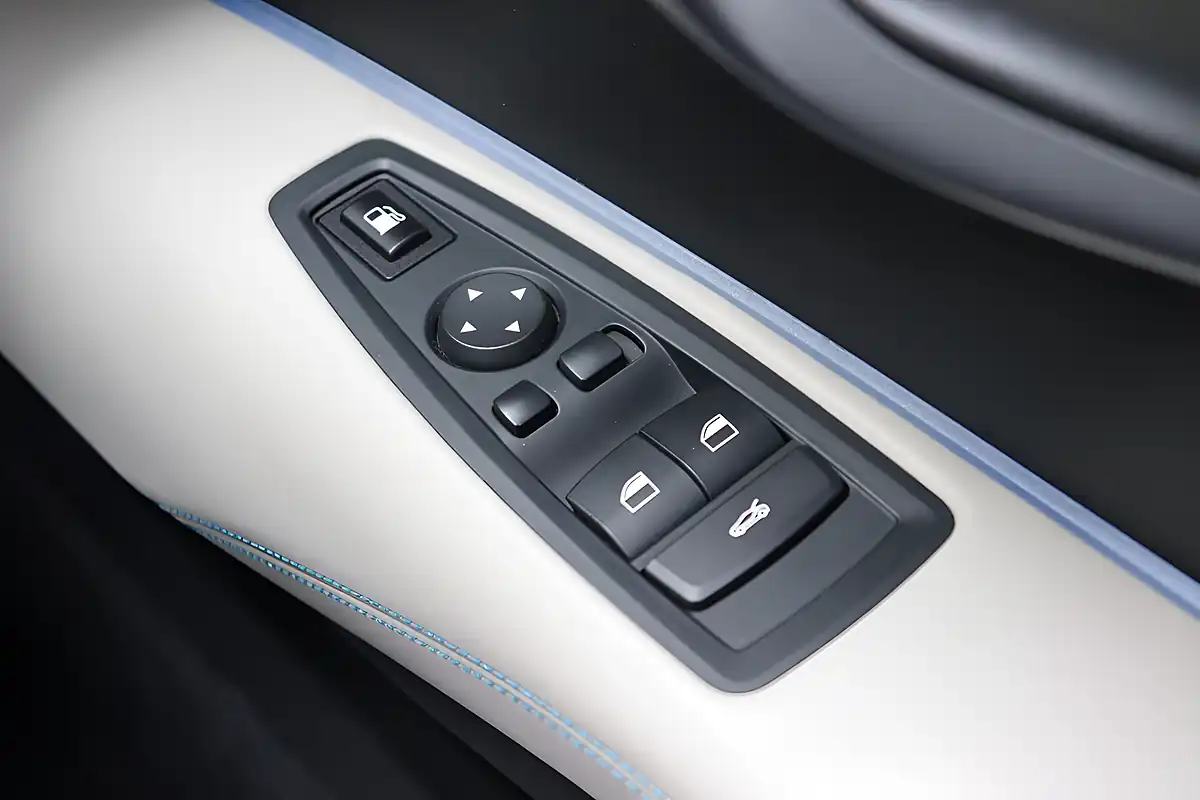 Used 2017 BMW I8 Coupe Ionic Silver - Interior and Exterior details 11