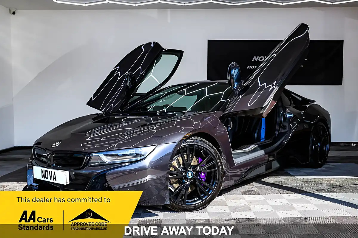 Used 2017 BMW i8 Coupe Multicolour - Front View