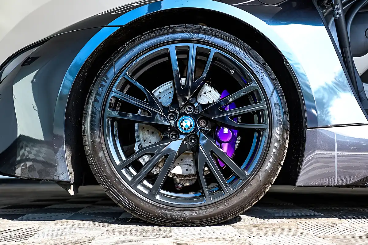 Used 2017 BMW i8 Coupe Multicolour - Interior and Exterior details 17
